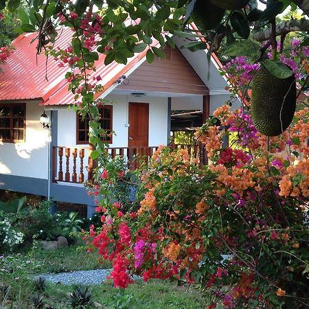 Areeya Resort Watthana Nakhon Екстериор снимка