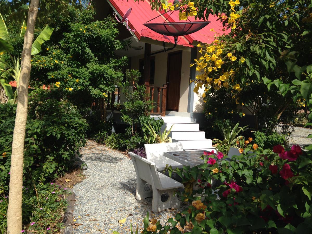 Areeya Resort Watthana Nakhon Екстериор снимка