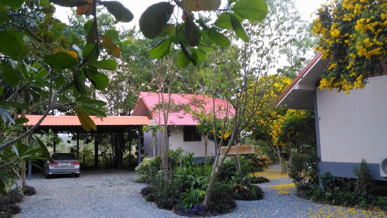 Areeya Resort Watthana Nakhon Екстериор снимка